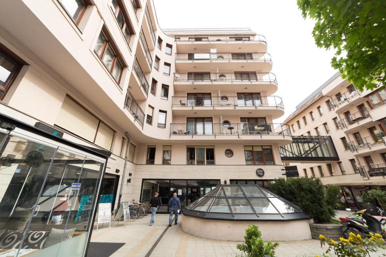 Hollo Apartment