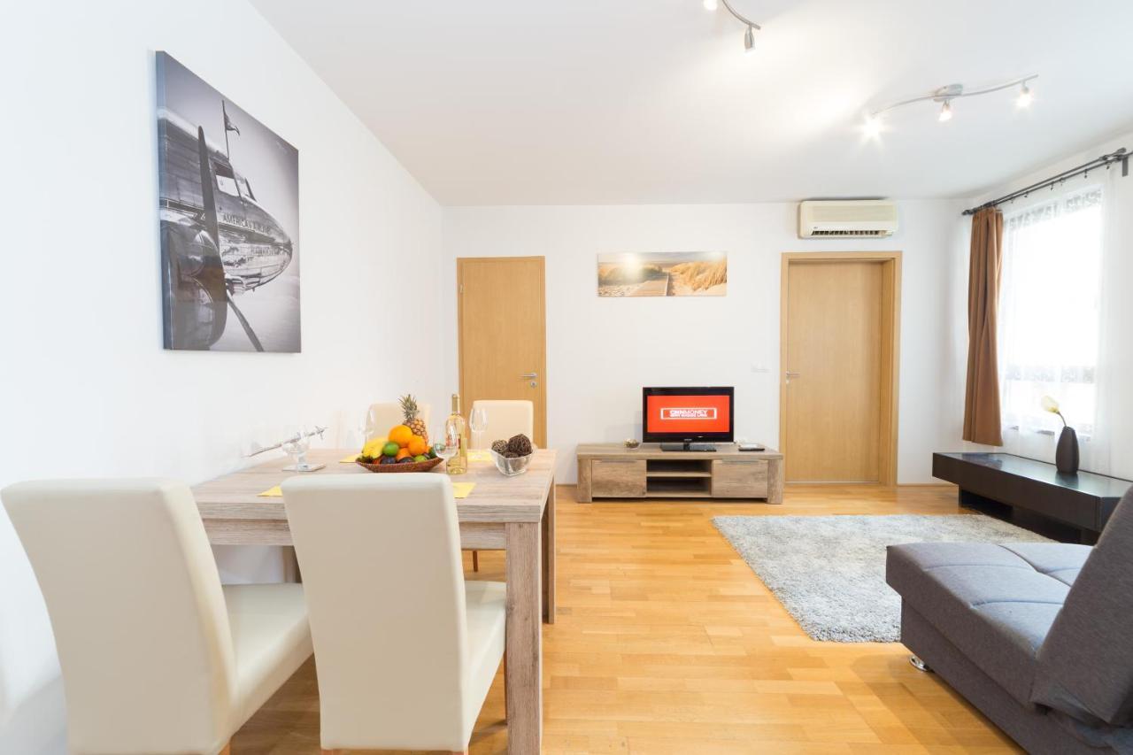 Apartment Hollo *