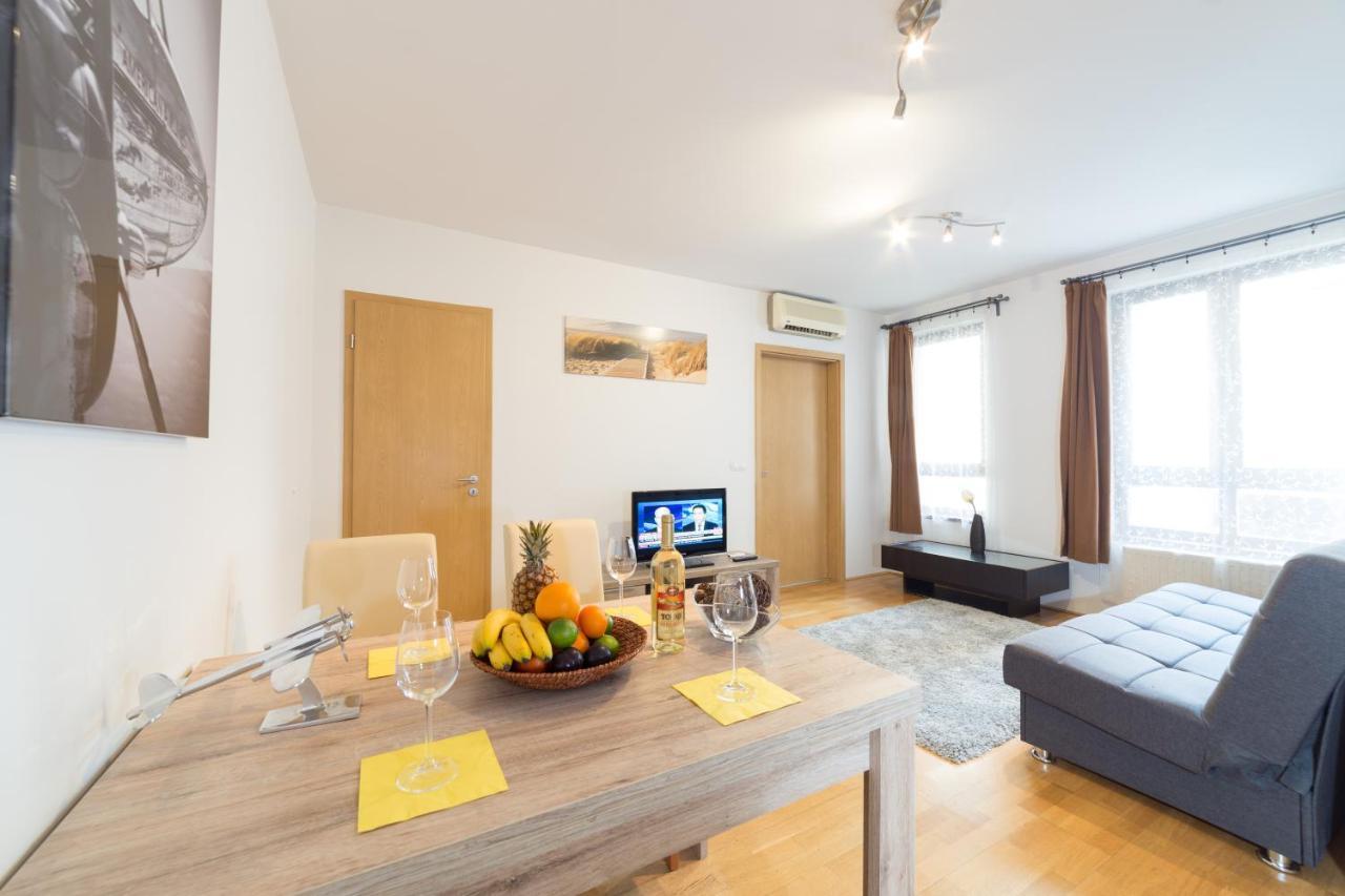 Hollo Apartment *